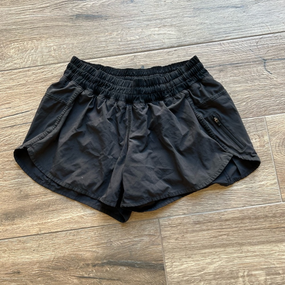 Lululemon Tracker 4” Shorts size 10